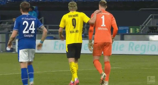 1613860724176008850.gif 【德甲】多特4-0沙尔克笑傲德比 哈兰德2球桑乔传射